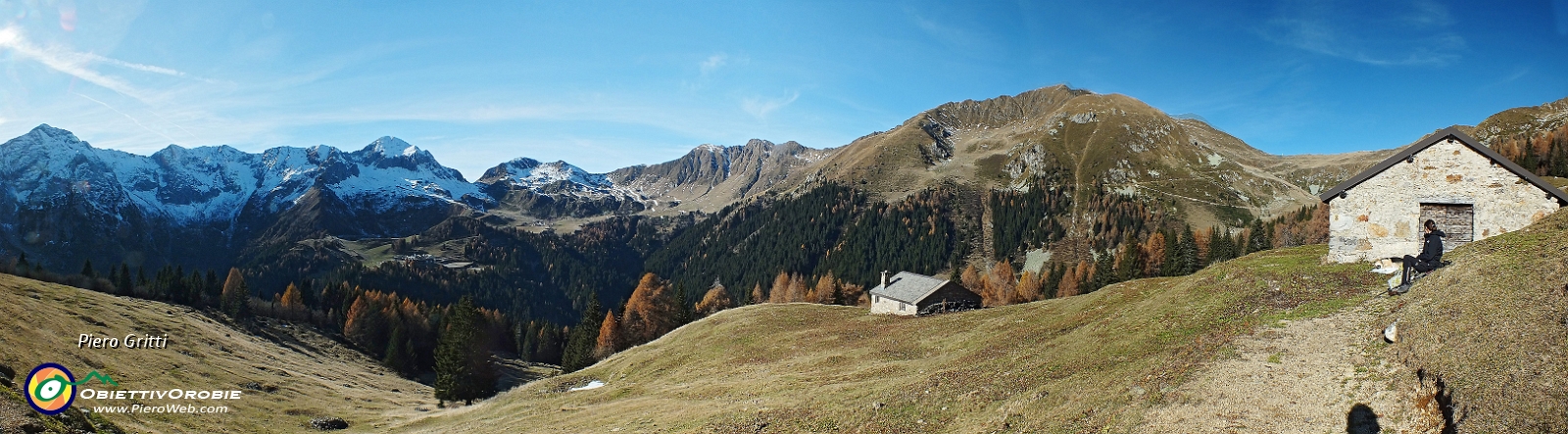 32 panoramica alla Baita Nuova (1759 m.) e soprastante stalla... .jpg